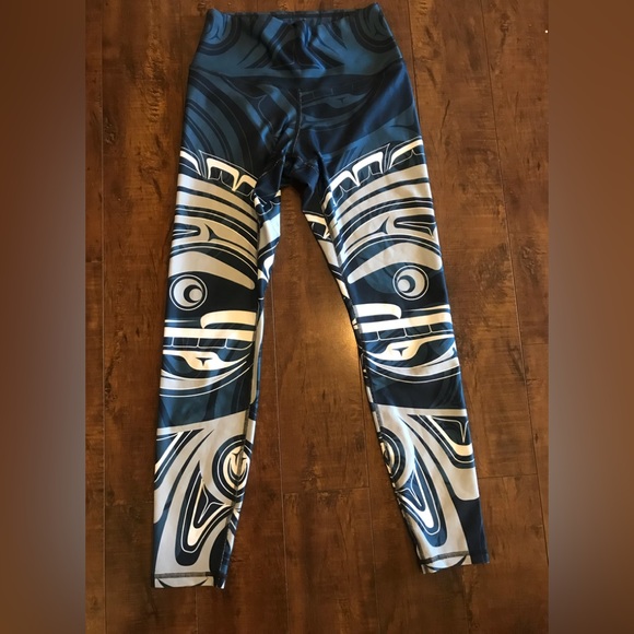 NWOT Nominou Wolf and Moon Navy Athleisure Leggings size XS - Picture 2 of 8